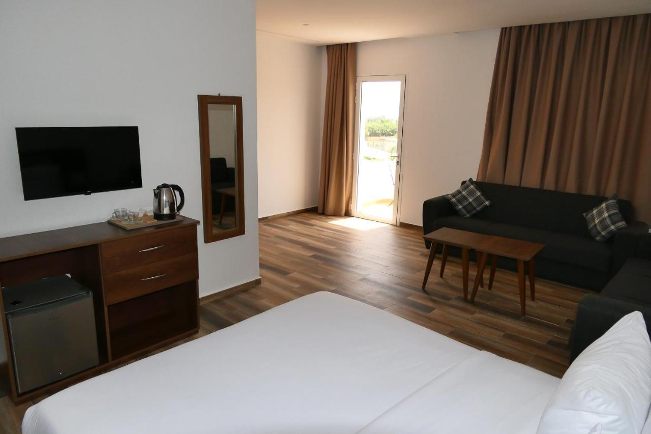 Hotel Corail De Cabo Cabo Negro Bagian luar foto